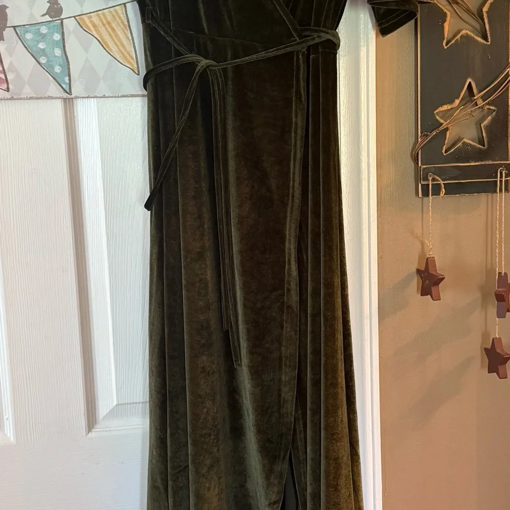 Baltic Born Green Wrap Gown with Flutter Sleeves - Picture 6 of 7